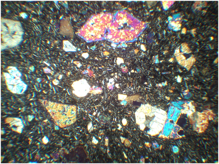 lame mince de basalte à olivine