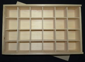 BOITE BOIS PLUMIER 24 CASES (40x25x7cm)