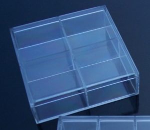 BOITE PLASTIQUE CRISTAL 4 CASES (10x10x3cm)