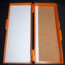 BOITE PLASTIQUE ORANGE INDEXEE 50 PREPS