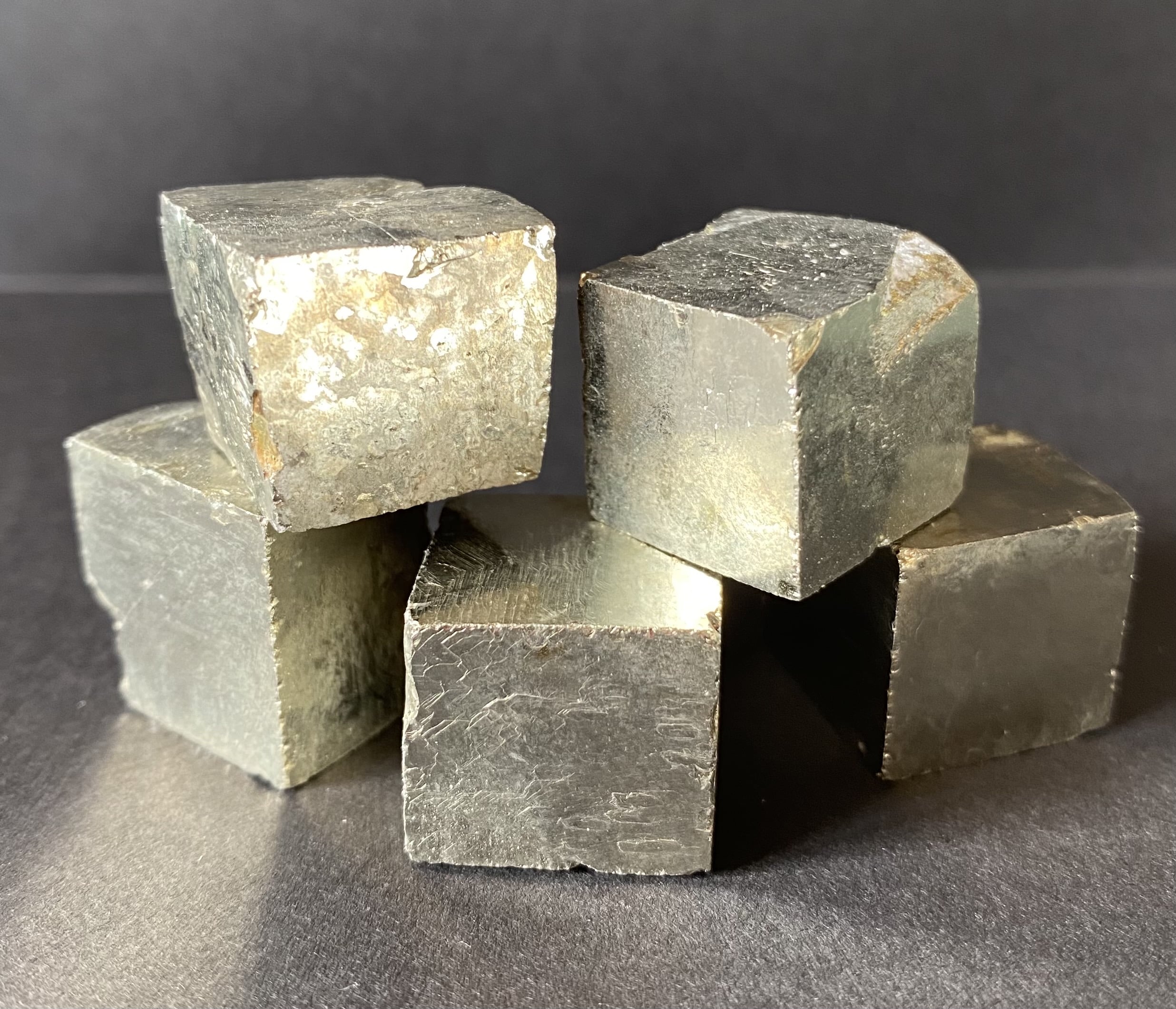 Cubes de cristal de pyrite provenant du Pérou