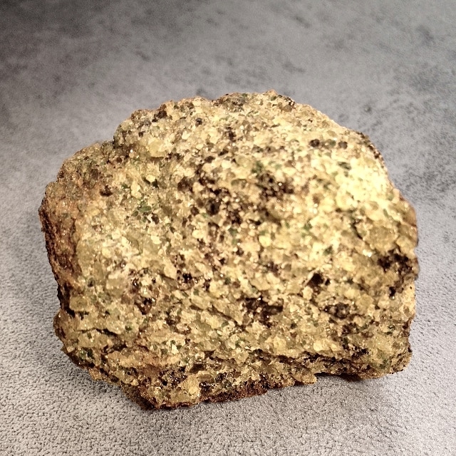 Lot de 12 roches identiques péridotite